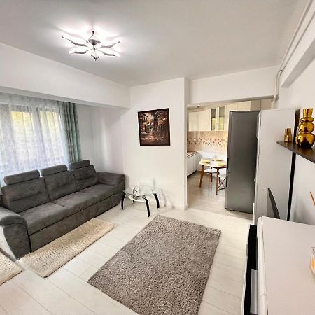 2 Rooms Apartment Airy & Bright Relax 이아시 외부 사진