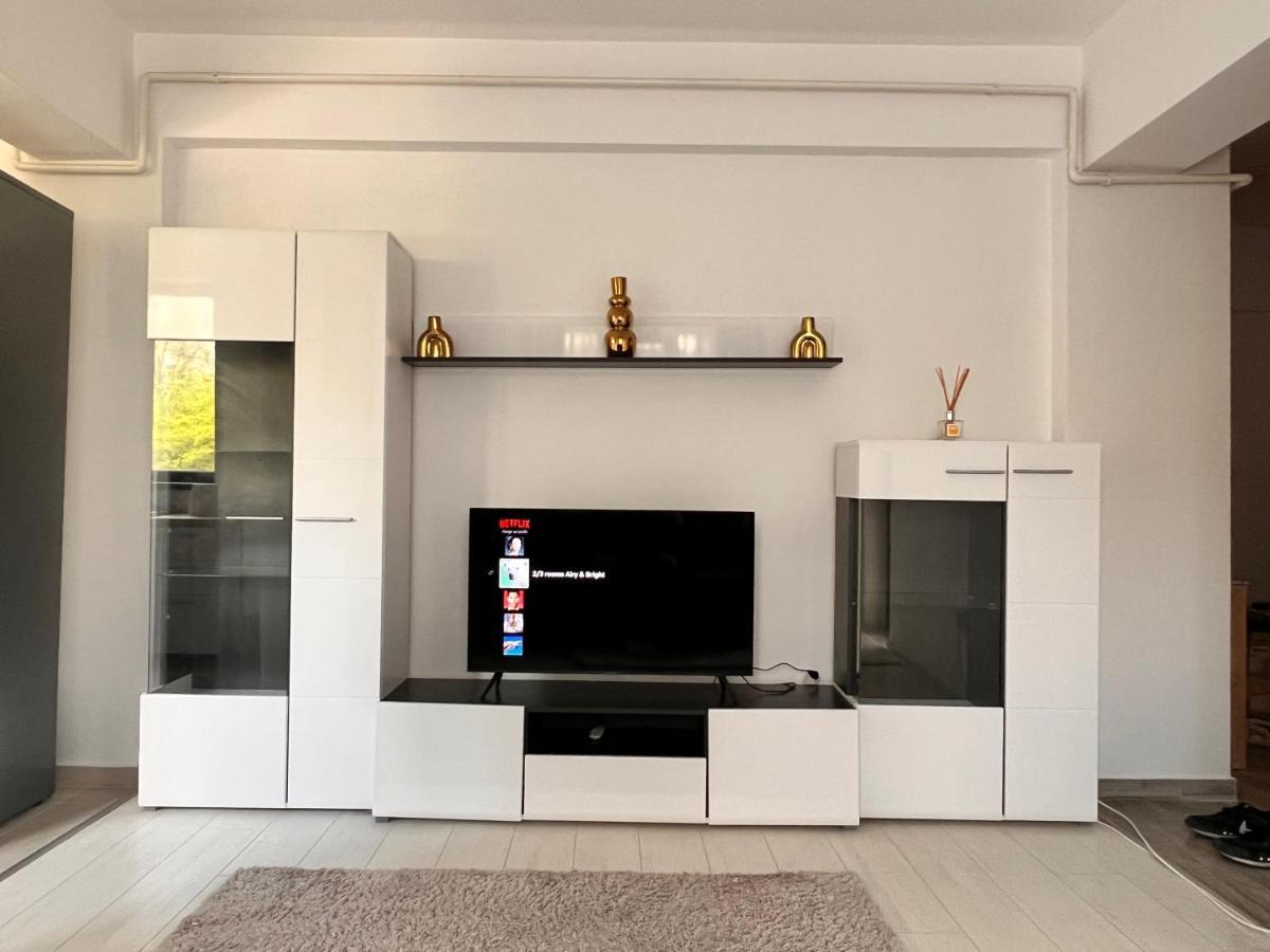 2 Rooms Apartment Airy & Bright Relax 이아시 외부 사진