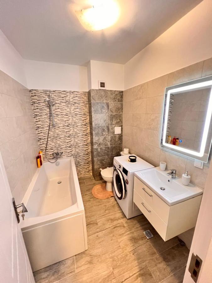 2 Rooms Apartment Airy & Bright Relax 이아시 외부 사진